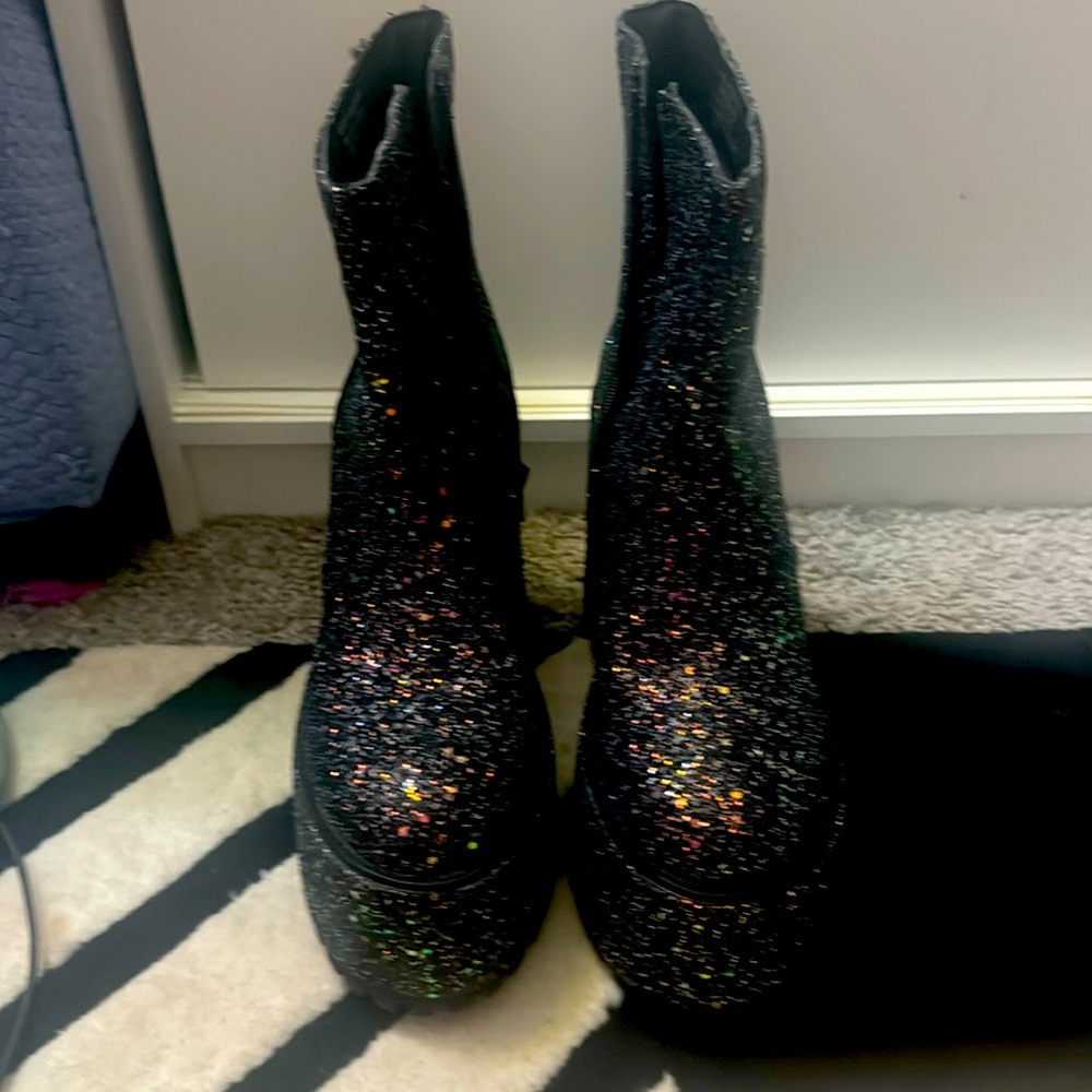 YRU GLITTER BOOTS SOLD OUT